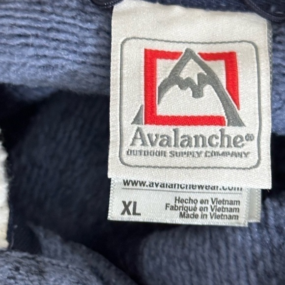 Avalanche sz XL sporty top in a medium weight  Partial button Standup collar - Picture 12 of 14